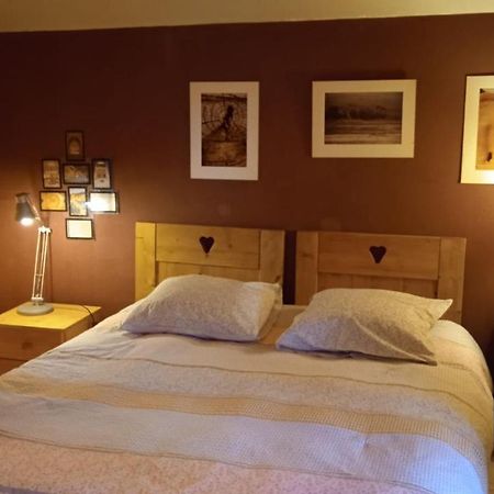 Bed and Breakfast Le Mas Franc Enveitg Exterior foto